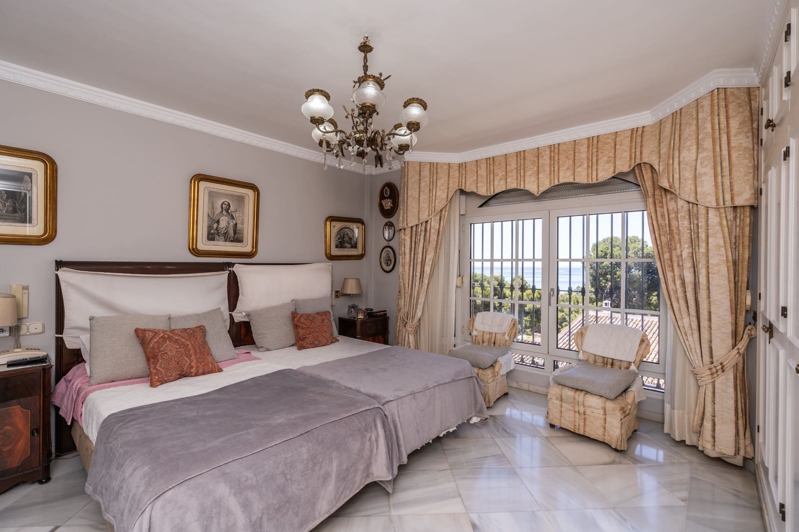 6 soveværelse Villa til salg i Estepona med swimmingpool garage - € 3.800.000 (Ref: 9009832)