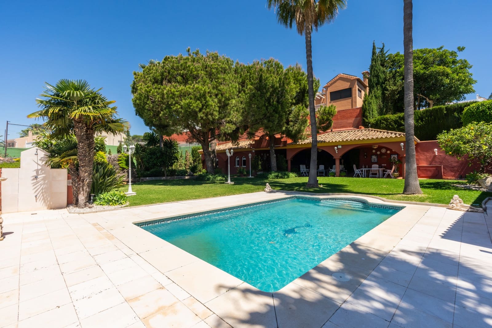 6 soveværelse Villa til salg i Estepona med swimmingpool garage - € 3.800.000 (Ref: 9009832)