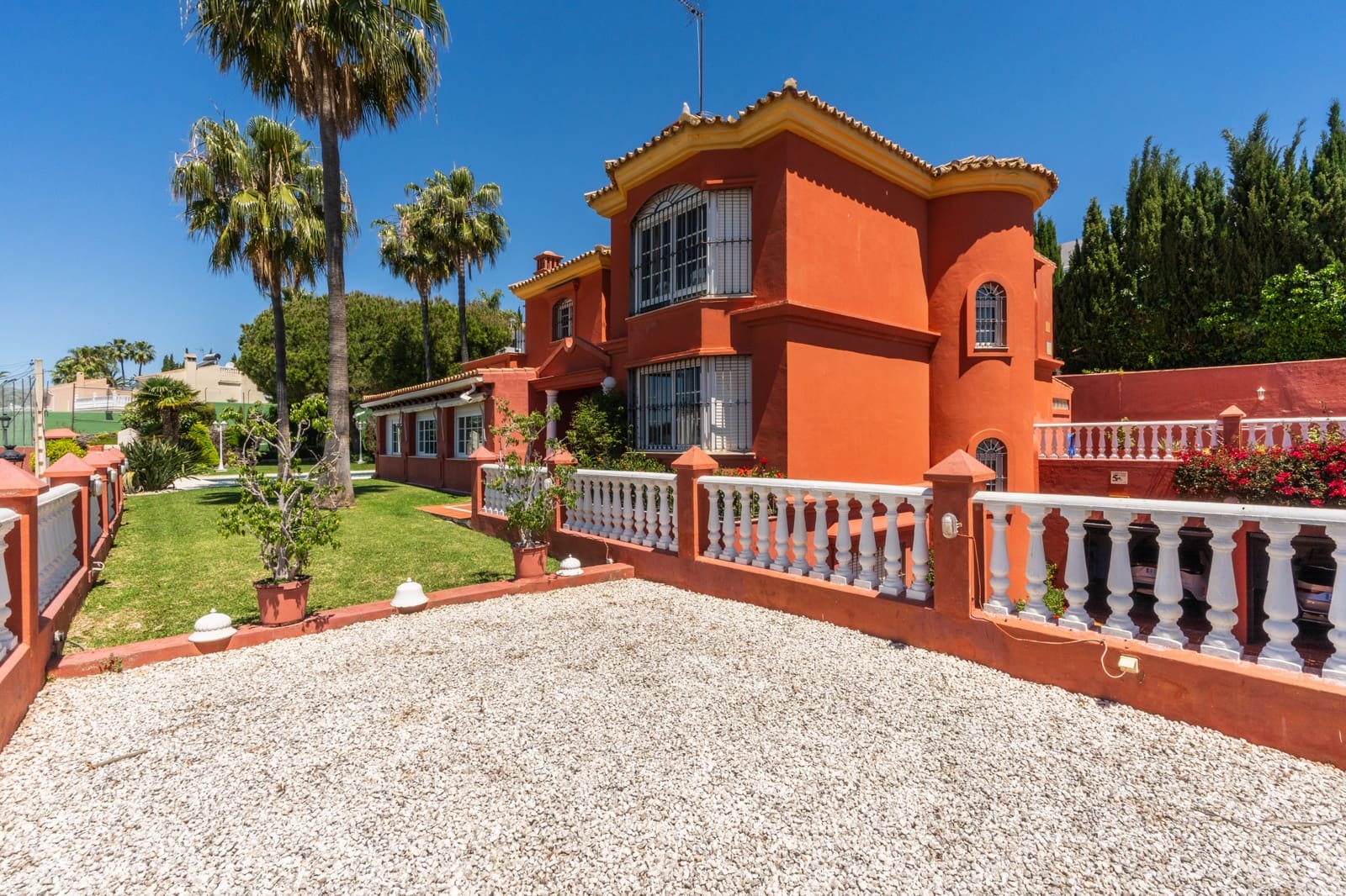 6 soveværelse Villa til salg i Estepona med swimmingpool garage - € 3.800.000 (Ref: 9009832)