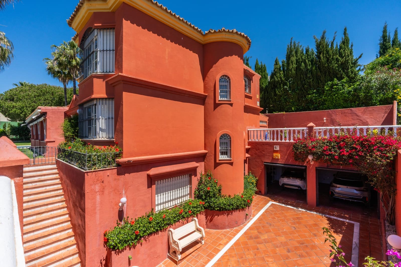 6 soveværelse Villa til salg i Estepona med swimmingpool garage - € 3.800.000 (Ref: 9009832)