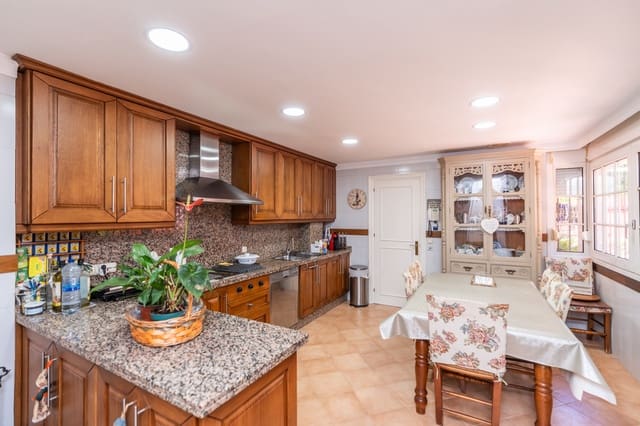 6 slaapkamer Villa te koop in Seghers, Estepona met zwembad garage - € 3.800.000 (Ref: 9009832)