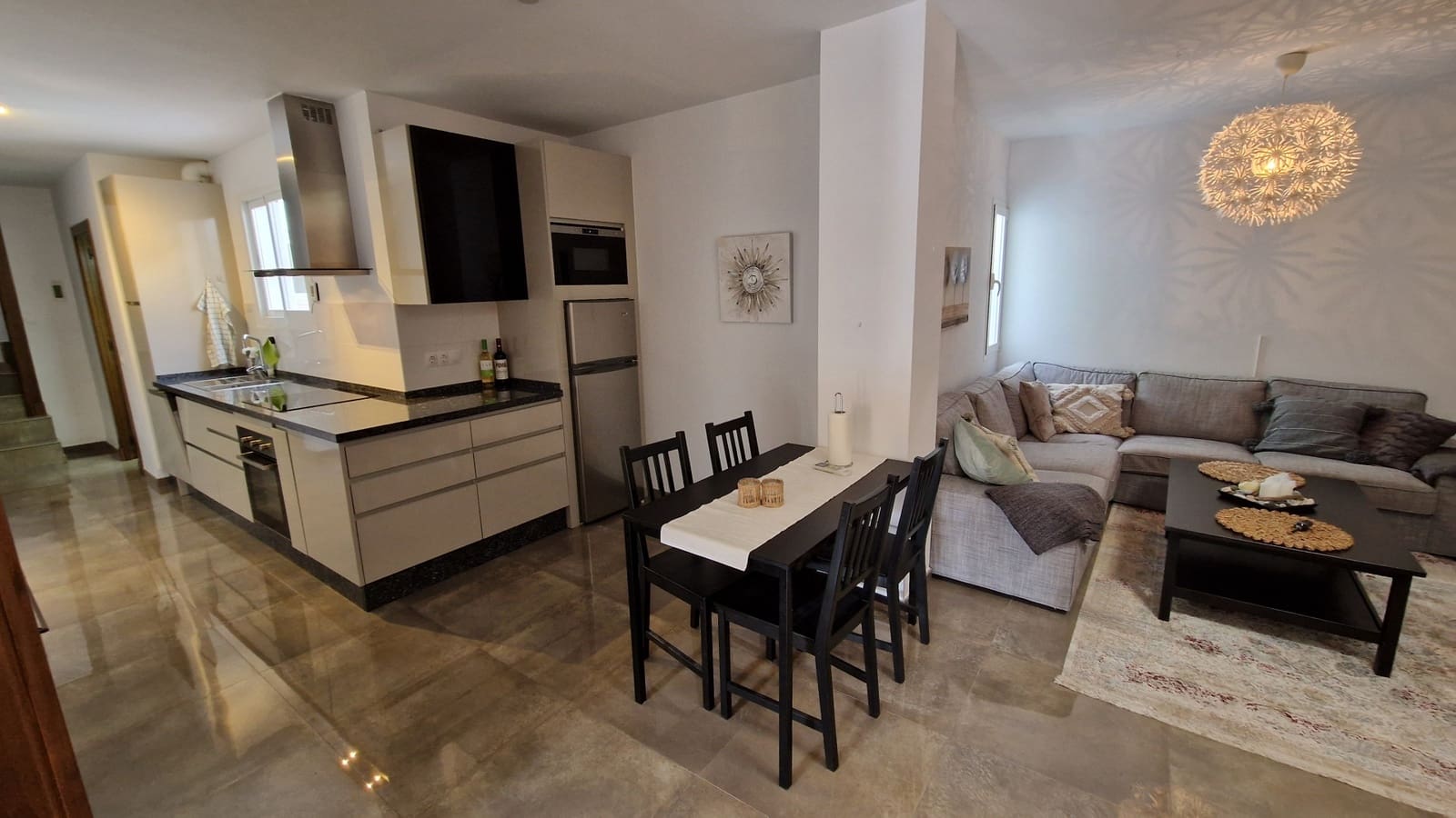 Casa de 3 habitaciones en Estepona en venta con garaje - 595.000 € (Ref: 9041617)