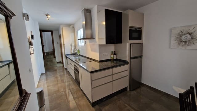 Casa de 3 habitaciones en Estepona en venta con garaje - 595.000 € (Ref: 9041617)