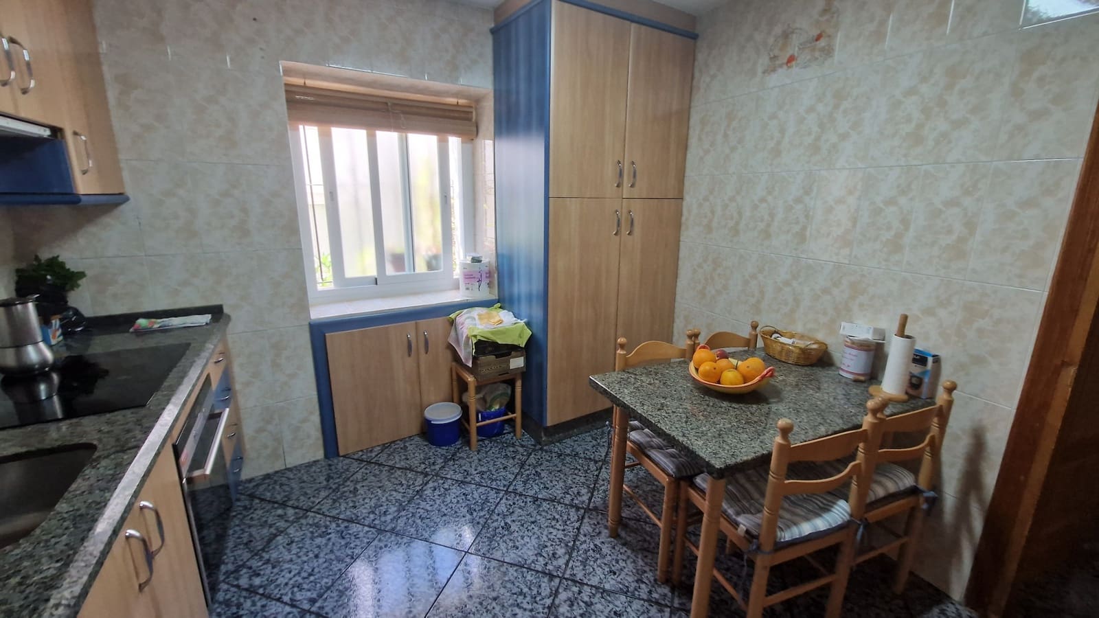 4 makuuhuone Omakotitalo myytävänä paikassa Estepona - 700 000 € (Ref: 9044792)