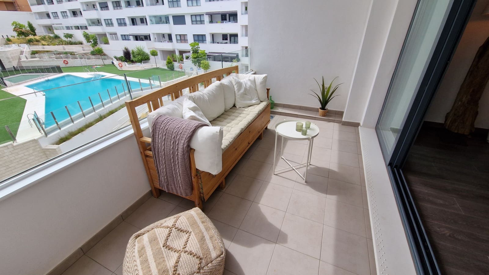 2 makuuhuone Huoneisto myytävänä paikassa Estepona mukana uima-altaan 
autotalli - 399 000 € (Ref: 9057105)