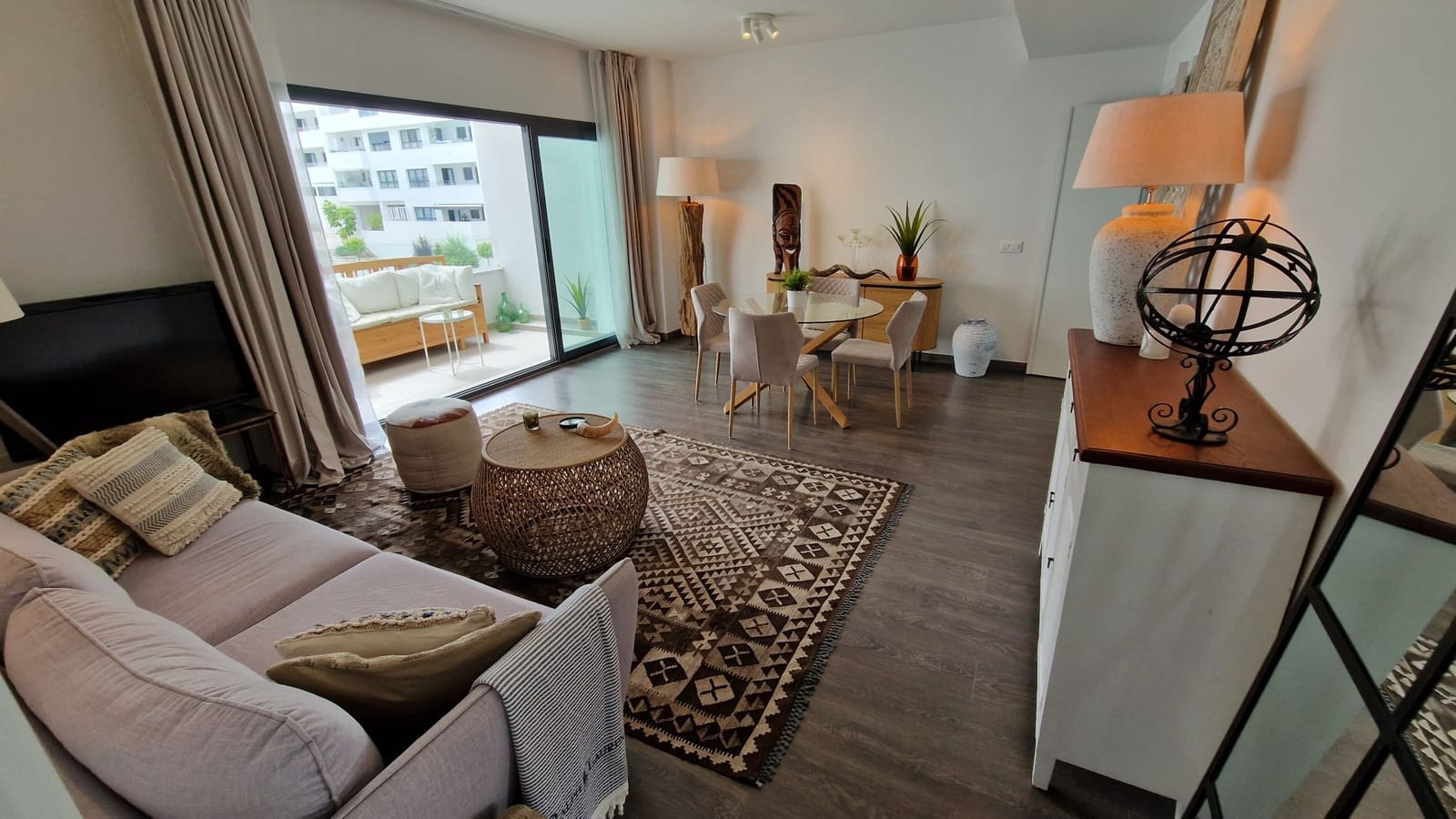 2 makuuhuone Huoneisto myytävänä paikassa Estepona mukana uima-altaan 
autotalli - 399 000 € (Ref: 9057105)