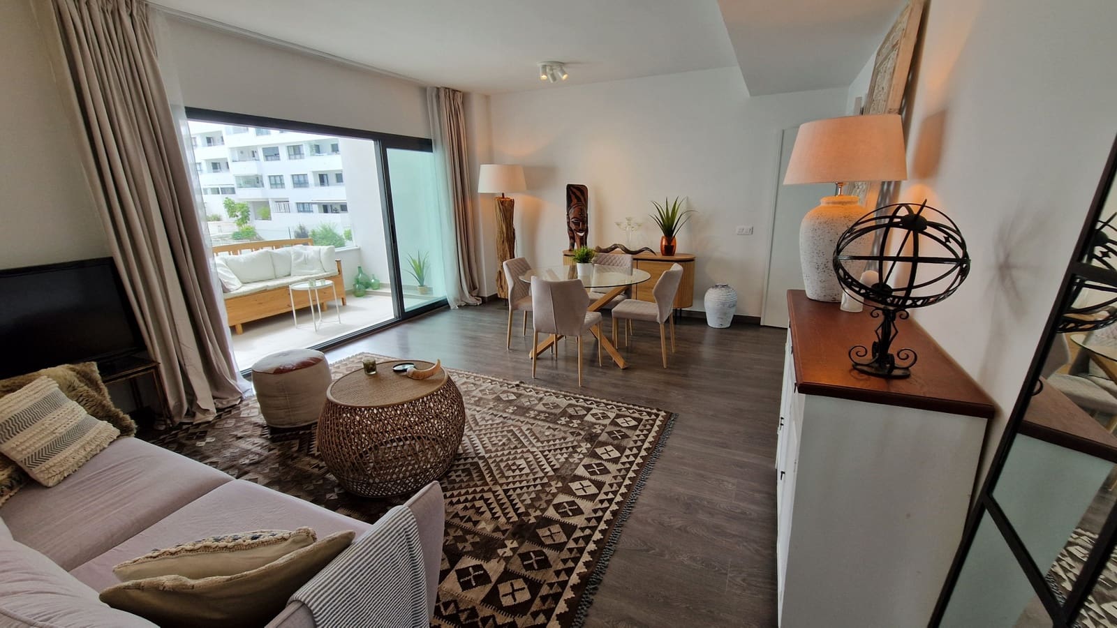 2 makuuhuone Huoneisto myytävänä paikassa Estepona mukana uima-altaan 
autotalli - 399 000 € (Ref: 9057105)