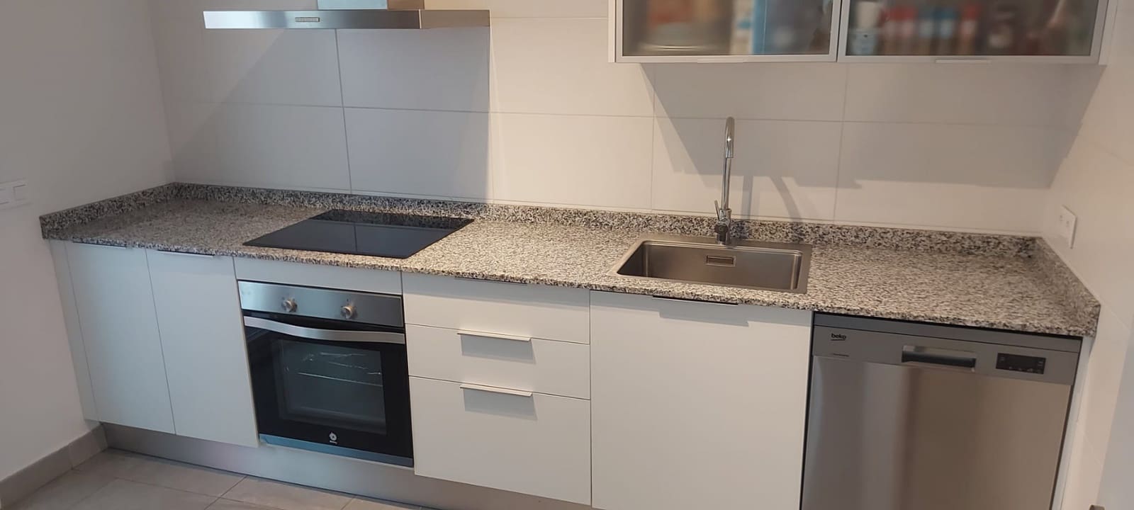 2 makuuhuone Huoneisto myytävänä paikassa Estepona mukana uima-altaan 
autotalli - 399 000 € (Ref: 9057105)