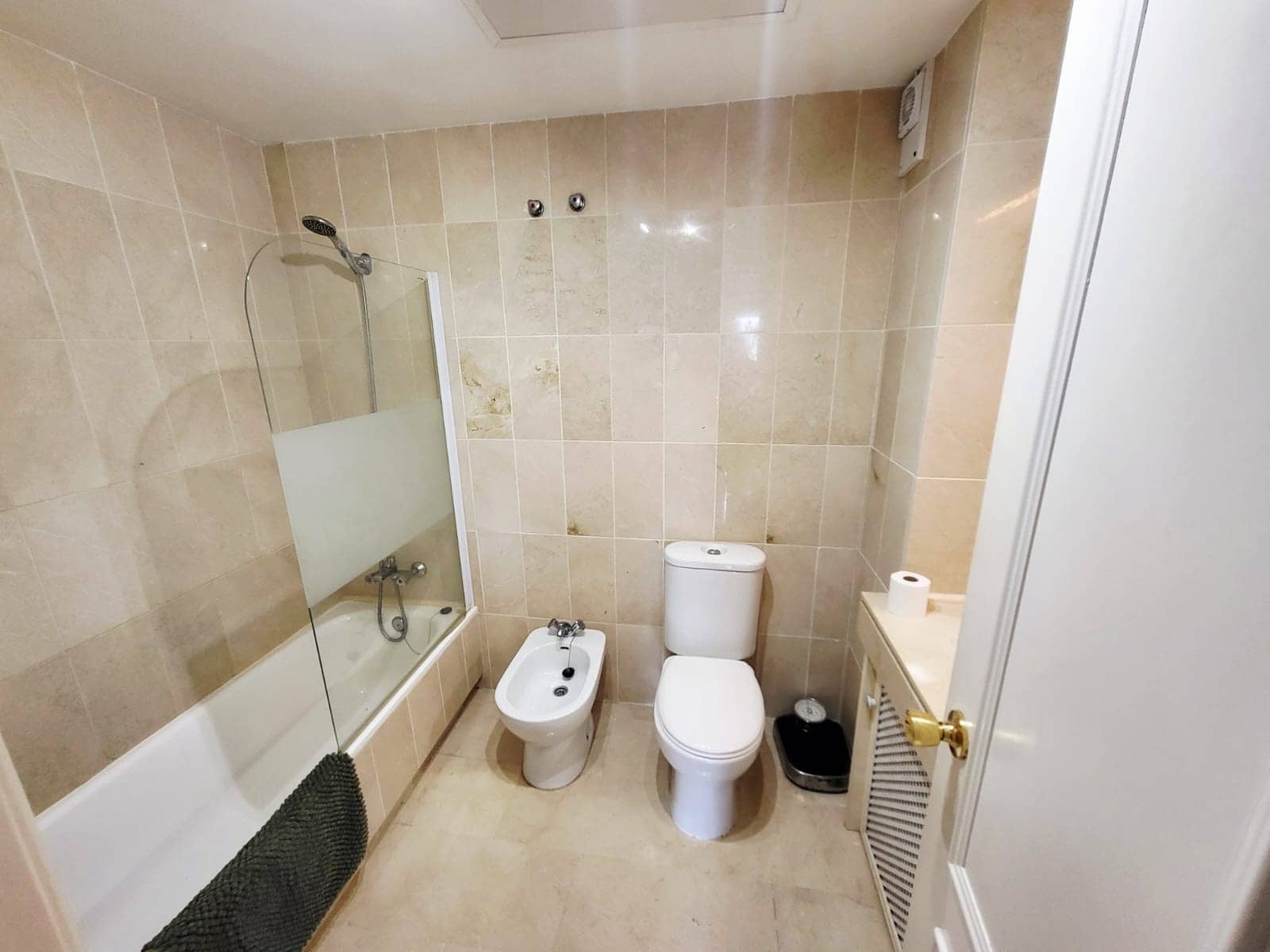 2 bedroom Apartment for sale in Estepona with pool - € 260,000 (Ref: 9057106)