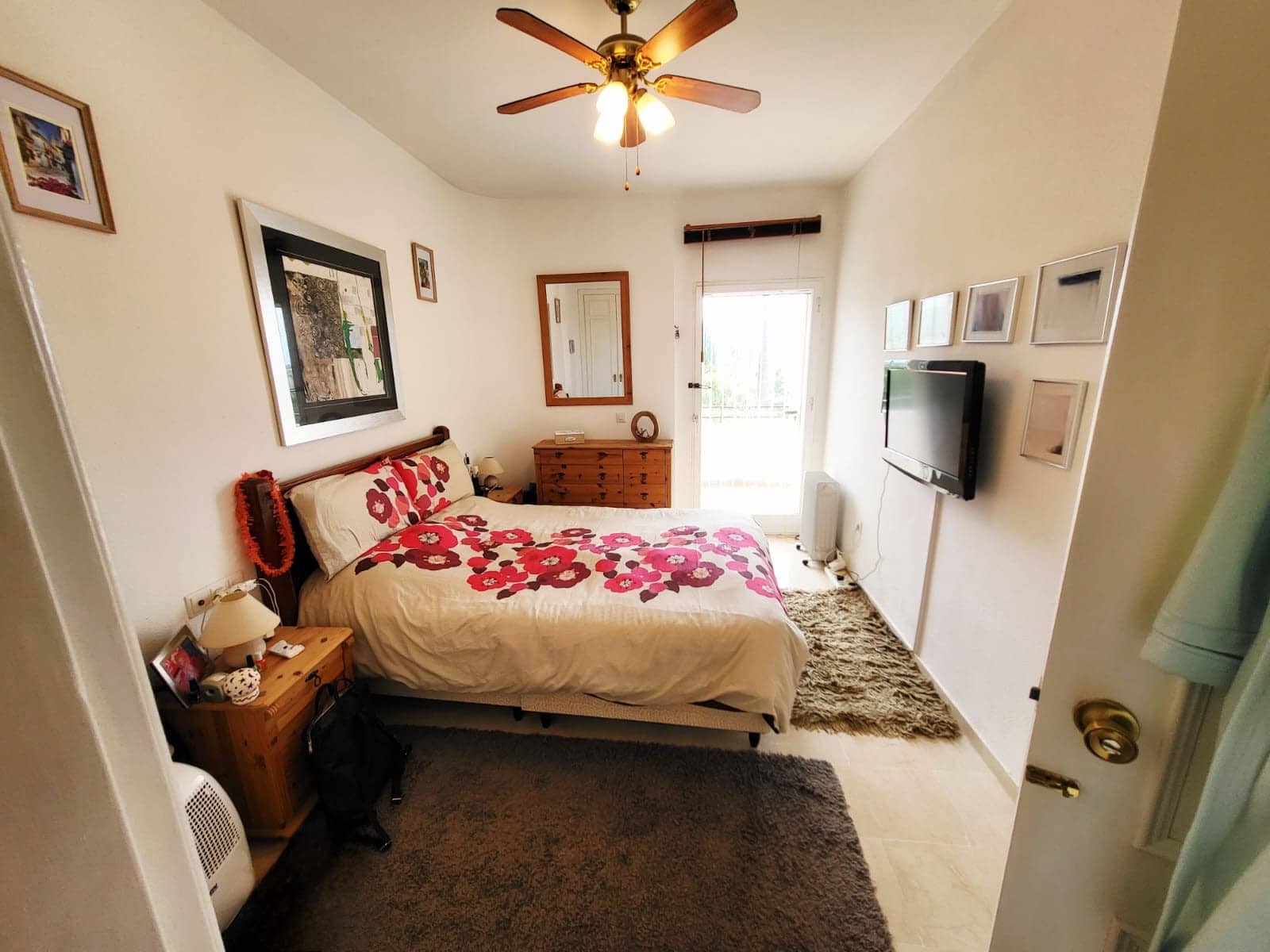 2 bedroom Apartment for sale in Estepona with pool - € 260,000 (Ref: 9057106)