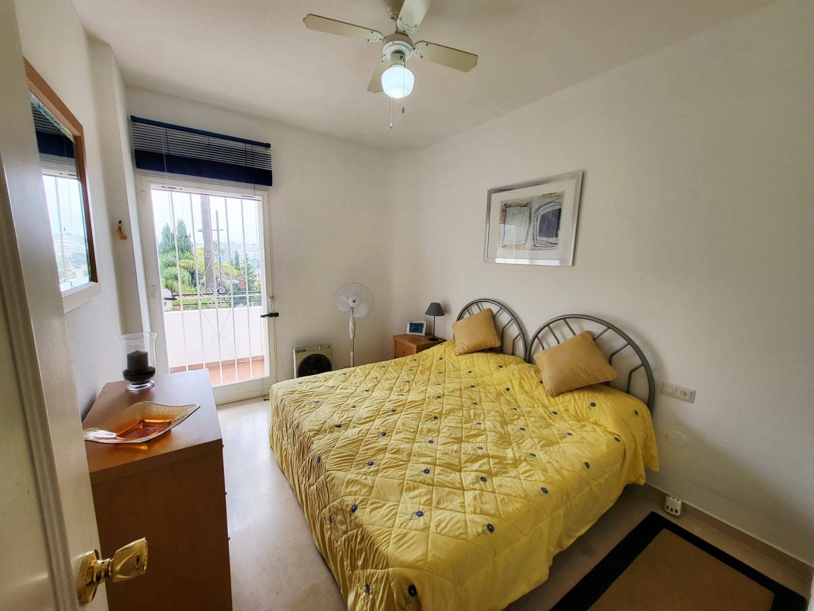 2 bedroom Apartment for sale in Estepona with pool - € 260,000 (Ref: 9057106)