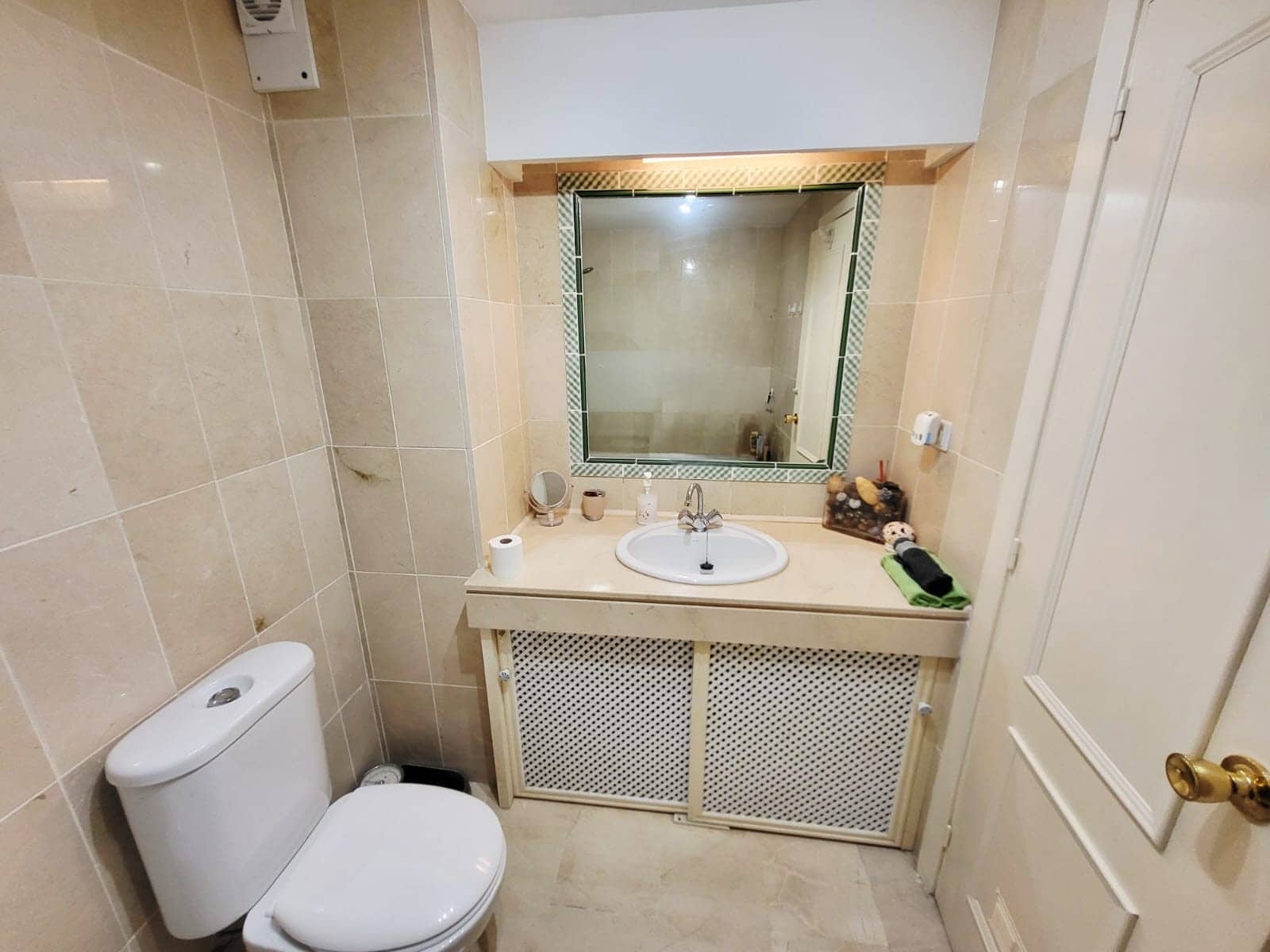 2 bedroom Apartment for sale in Estepona with pool - € 260,000 (Ref: 9057106)