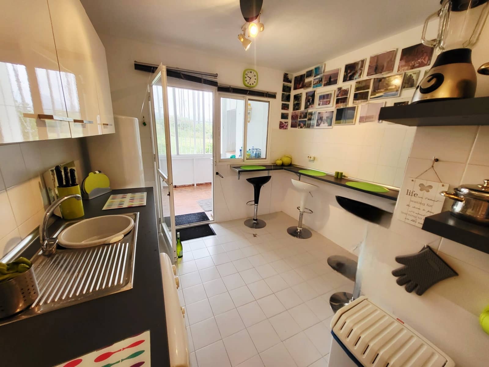 2 bedroom Apartment for sale in Estepona with pool - € 260,000 (Ref: 9057106)