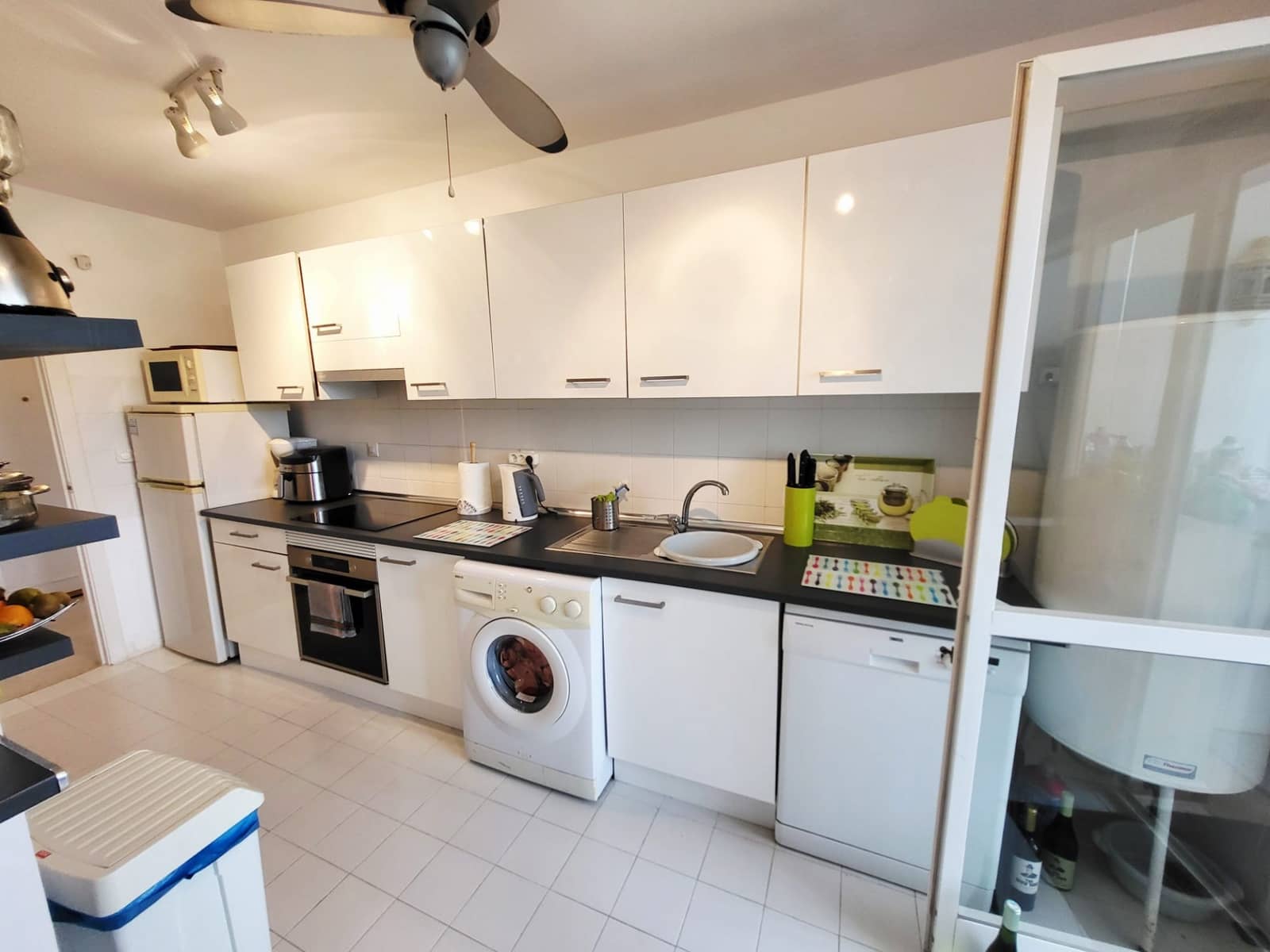 2 bedroom Apartment for sale in Estepona with pool - € 260,000 (Ref: 9057106)