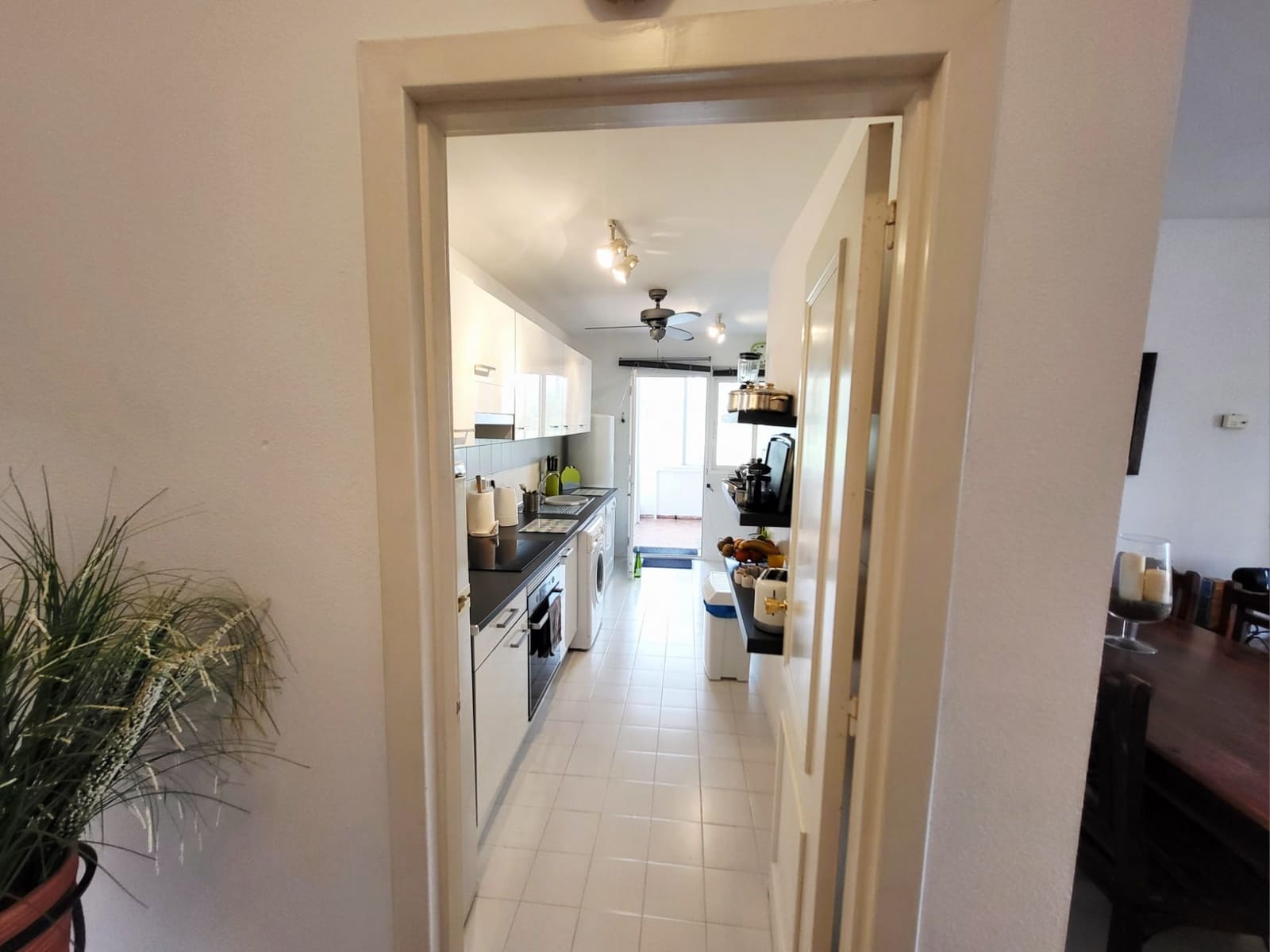 2 bedroom Apartment for sale in Estepona with pool - € 260,000 (Ref: 9057106)