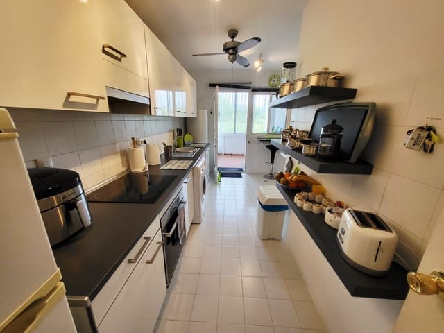 2 quarto Apartamento para venda em Estepona Golf, Estepona com piscina - 260 000 € (Ref: 9057106)