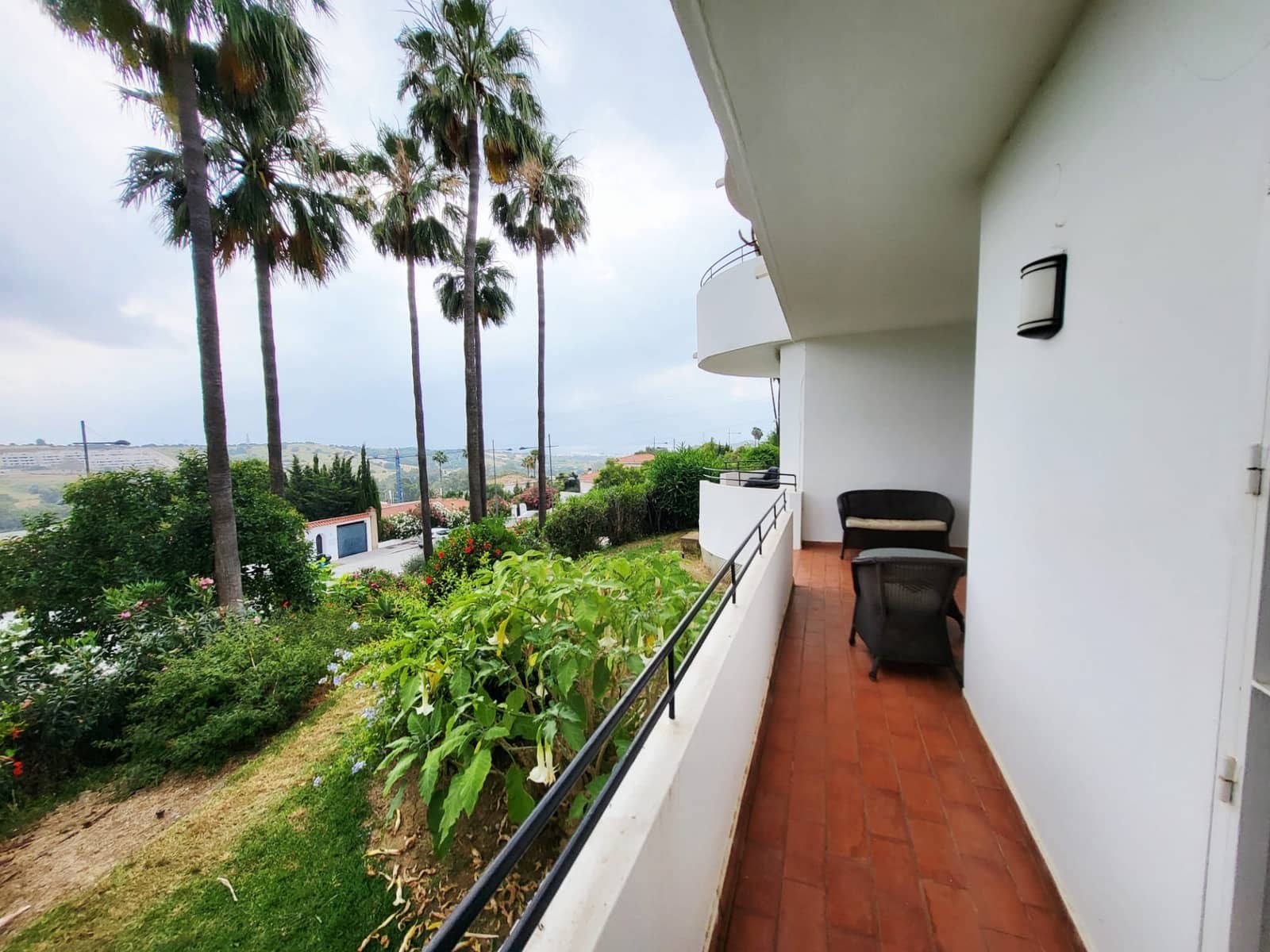 2 bedroom Apartment for sale in Estepona with pool - € 260,000 (Ref: 9057106)