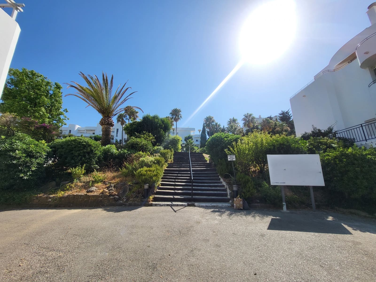 2 bedroom Apartment for sale in Estepona with pool - € 260,000 (Ref: 9057106)