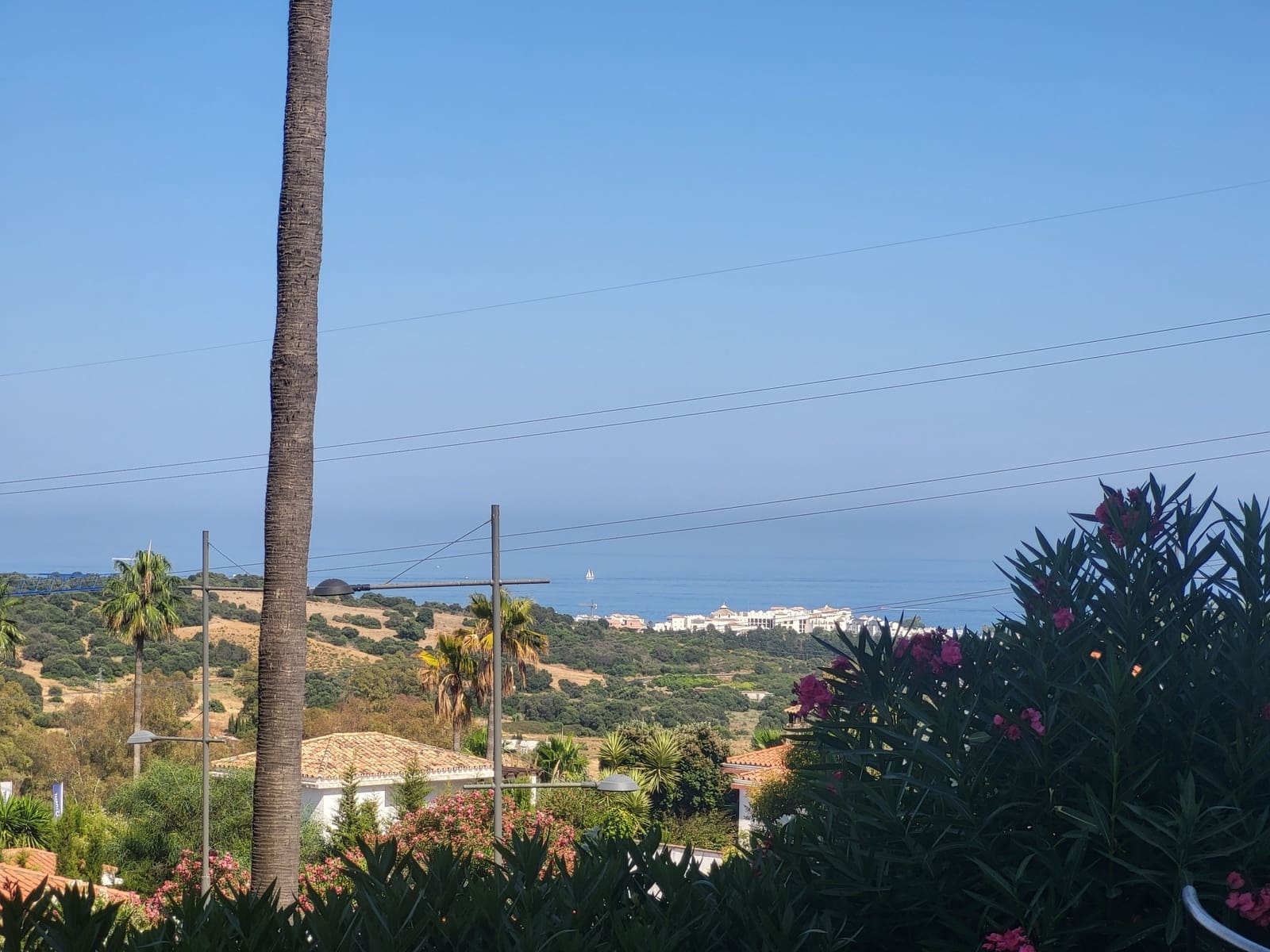 2 bedroom Apartment for sale in Estepona with pool - € 260,000 (Ref: 9057106)