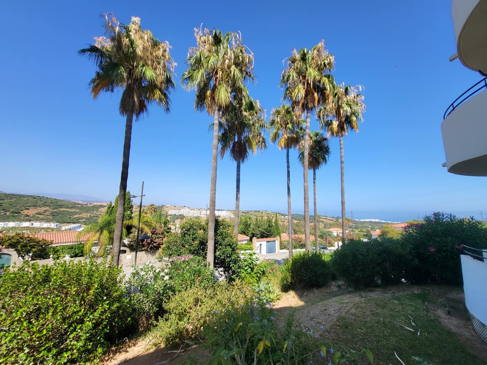 2 bedroom Apartment for sale in Estepona with pool - € 260,000 (Ref: 9057106)