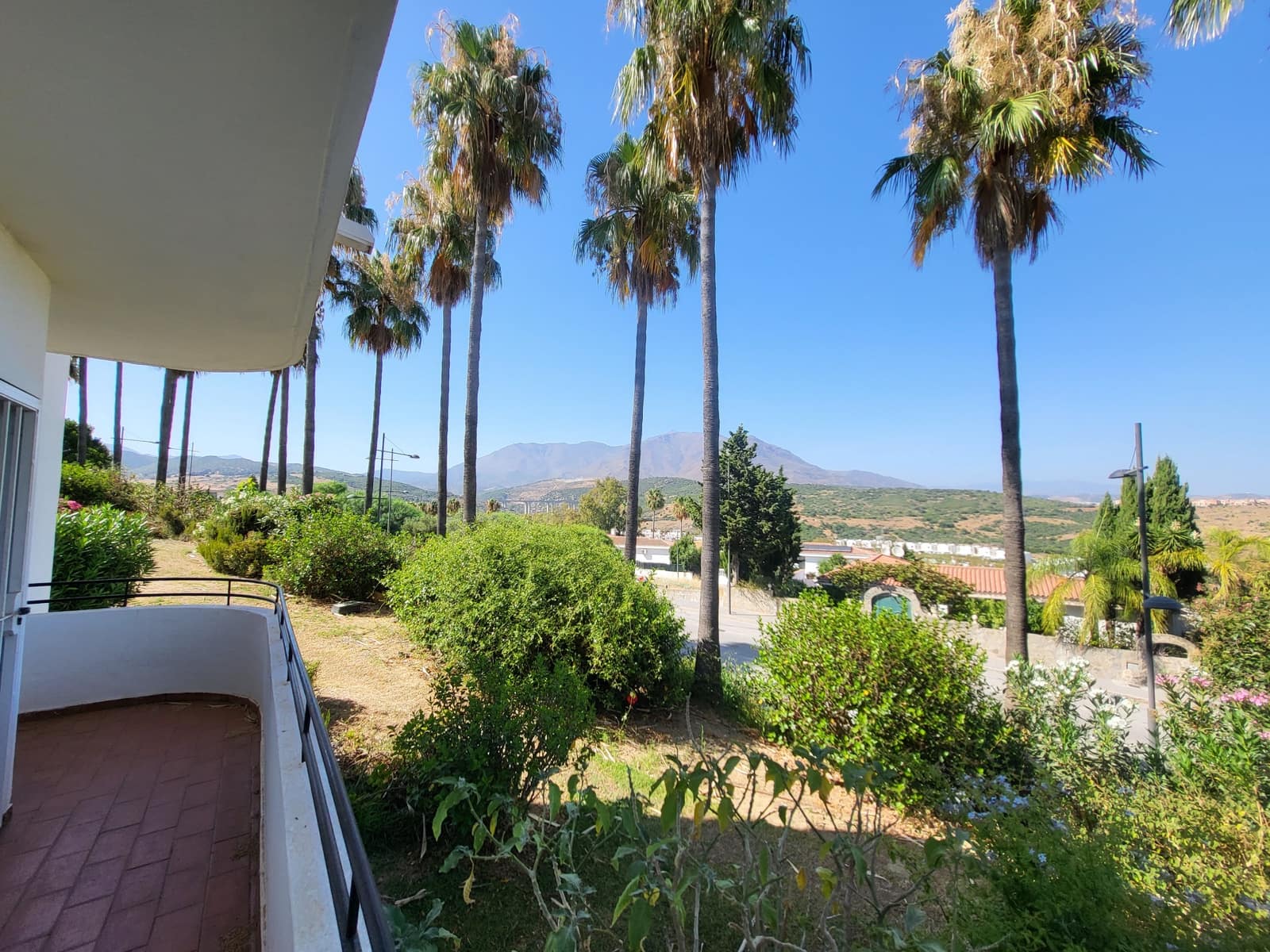 2 bedroom Apartment for sale in Estepona with pool - € 260,000 (Ref: 9057106)