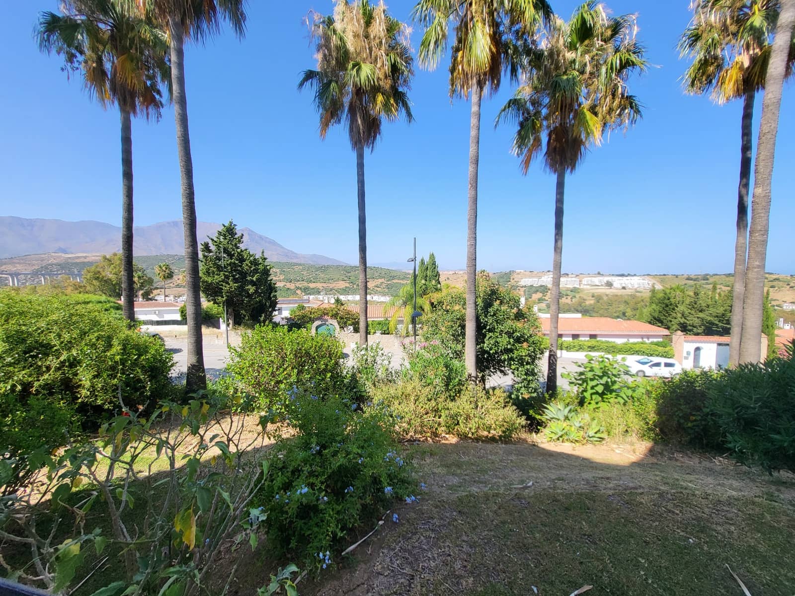 2 bedroom Apartment for sale in Estepona with pool - € 260,000 (Ref: 9057106)