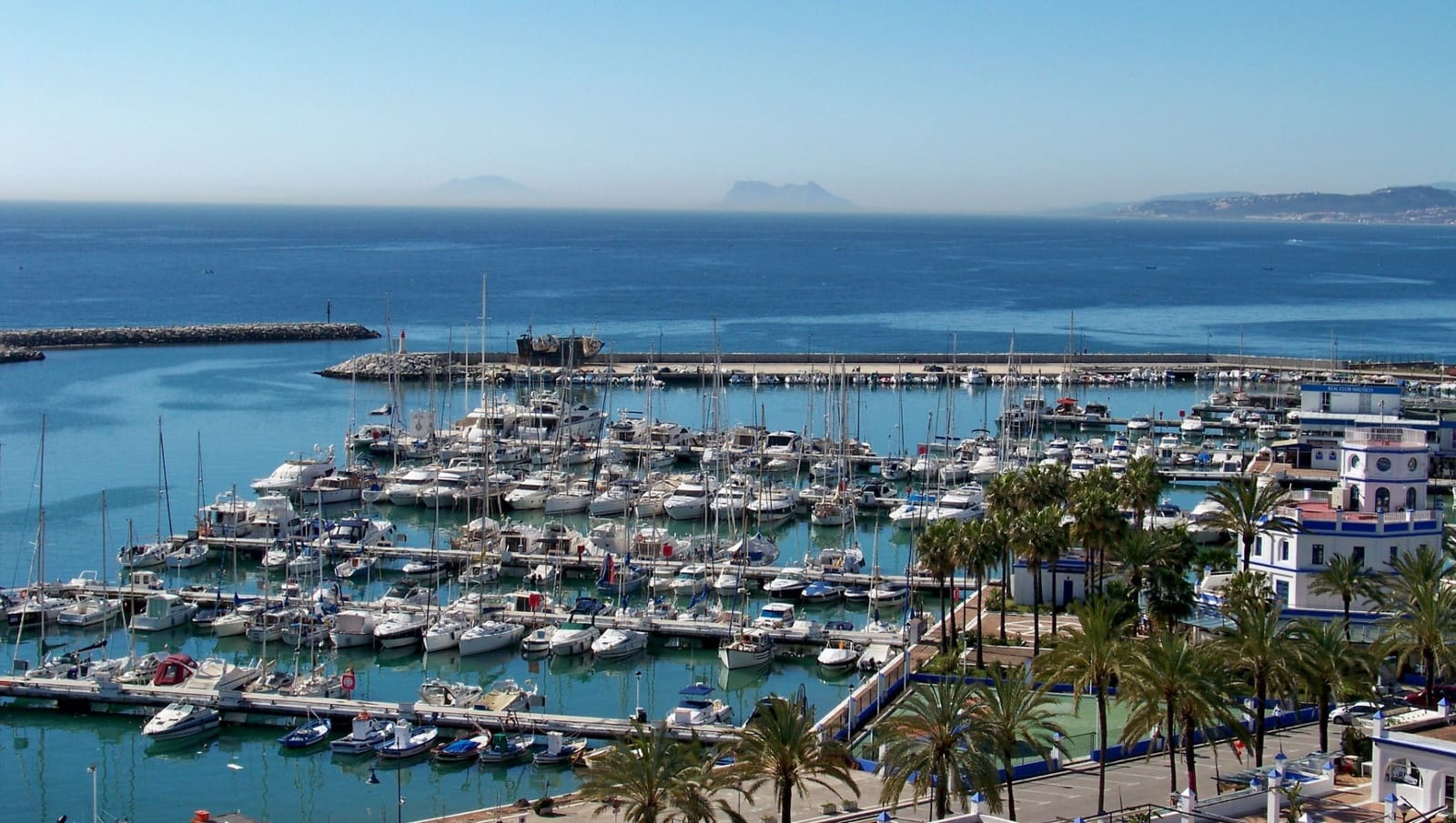 Studio for sale in Estepona with pool - € 238,000 (Ref: 9058638)