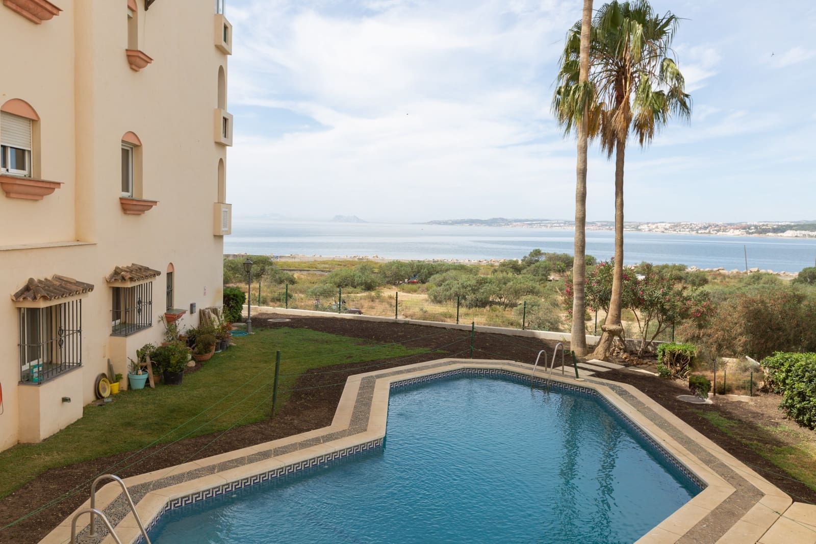 Studio for sale in Estepona with pool - € 238,000 (Ref: 9058638)