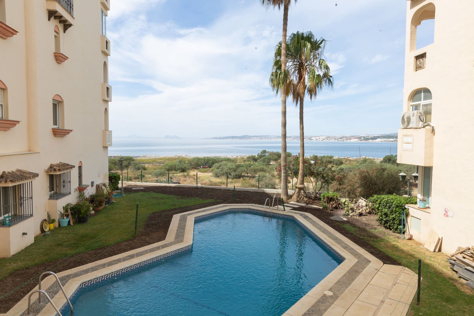 Studio for sale in Estepona with pool - € 238,000 (Ref: 9058638)