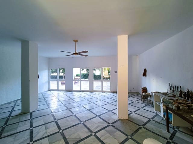 1 bedroom Commercial for sale in Bahía Dorada, Estepona - € 375,000 (Ref: 9097270)