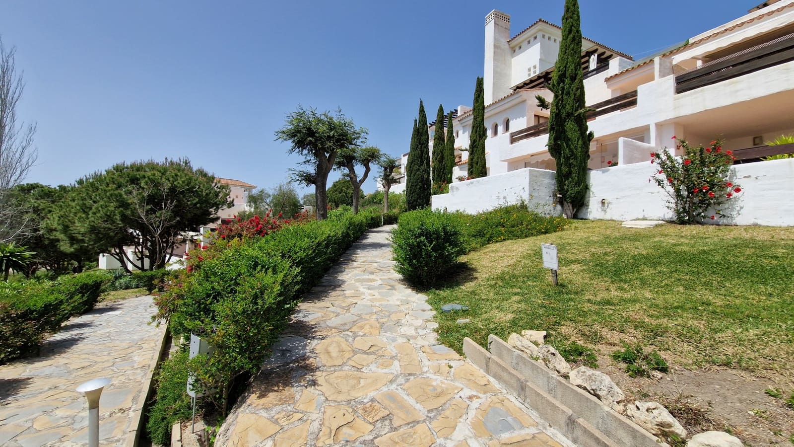 2 bedroom Penthouse for sale in Casares with pool garage - € 499,000 (Ref: 9097271)