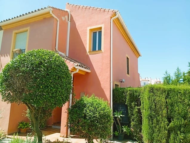 3 soveværelse Semi-Rækkehus til salg i Nueva Atalaya, Estepona med garage - € 535.000 (Ref: 9111616)