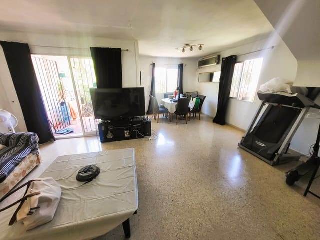 Pareado de 3 habitaciones en Nueva Atalaya, Estepona en venta con garaje - 580.000 € (Ref: 9111616)