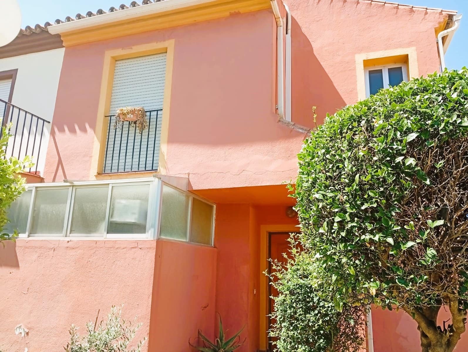 3 sypialnia Dom blizniak na sprzedaż w New Golden Mile z garażem - 580 000 € (Ref: 9111616)