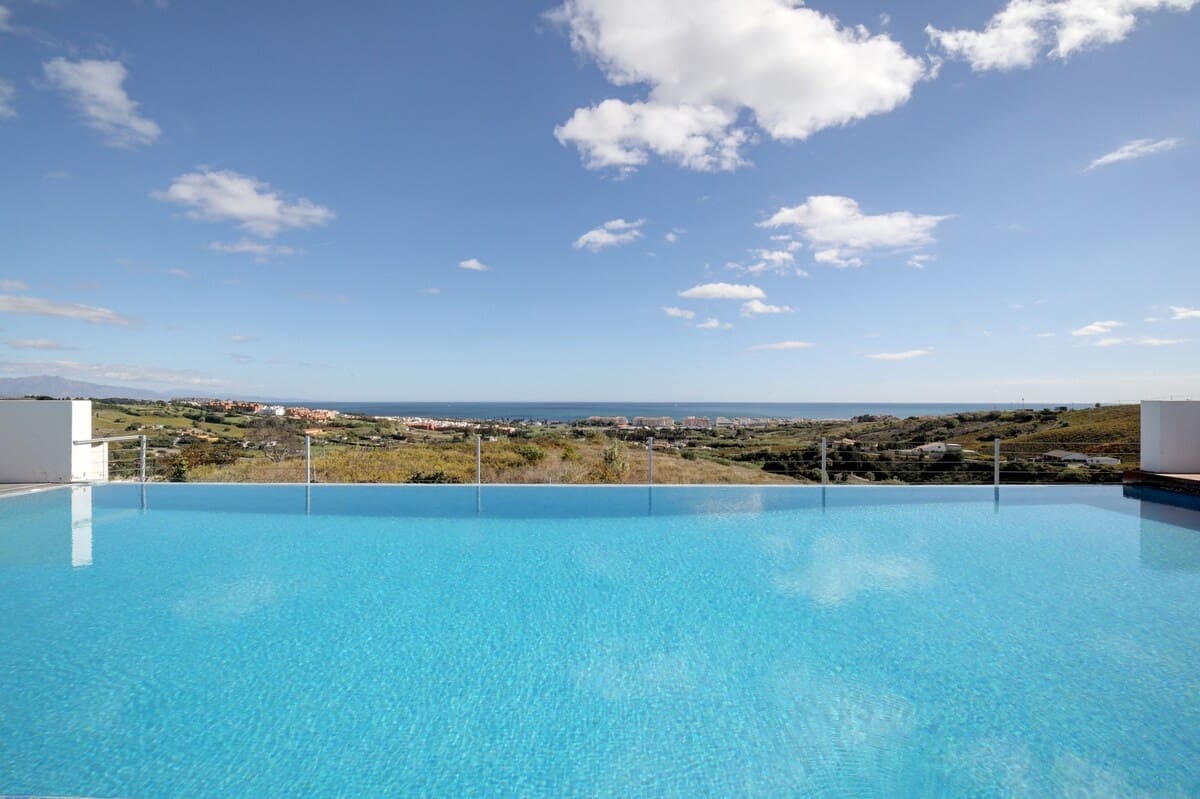 6 bedroom Villa for sale in San Luis de Sabinillas with pool garage - € 2,500,000 (Ref: 9131436)