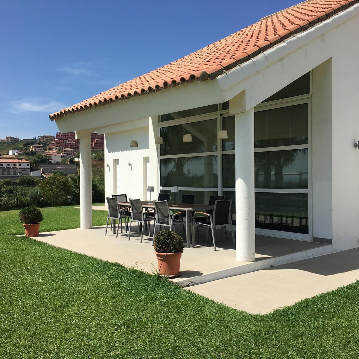 6 bedroom Villa for sale in San Luis de Sabinillas with pool garage - € 2,500,000 (Ref: 9131436)