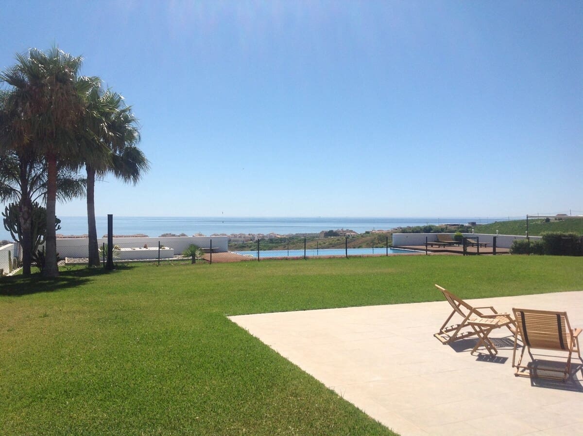 6 bedroom Villa for sale in San Luis de Sabinillas with pool garage - € 2,500,000 (Ref: 9131436)