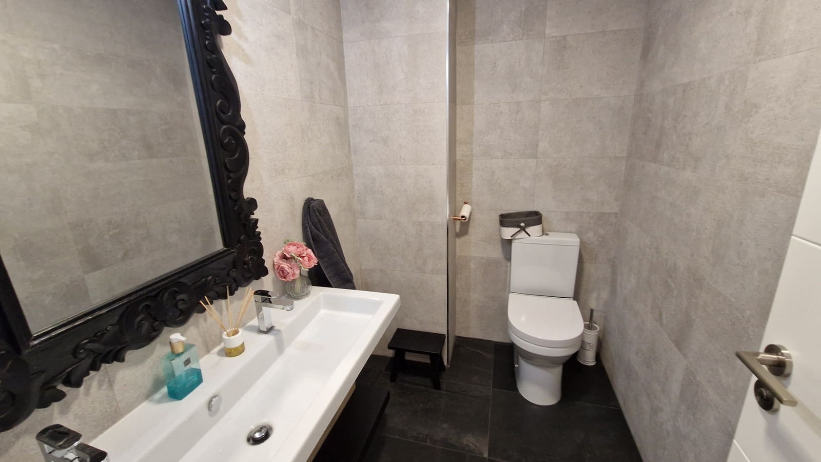 3 bedroom Apartment for sale in Estepona with pool garage - € 860,000 (Ref: 9138304)