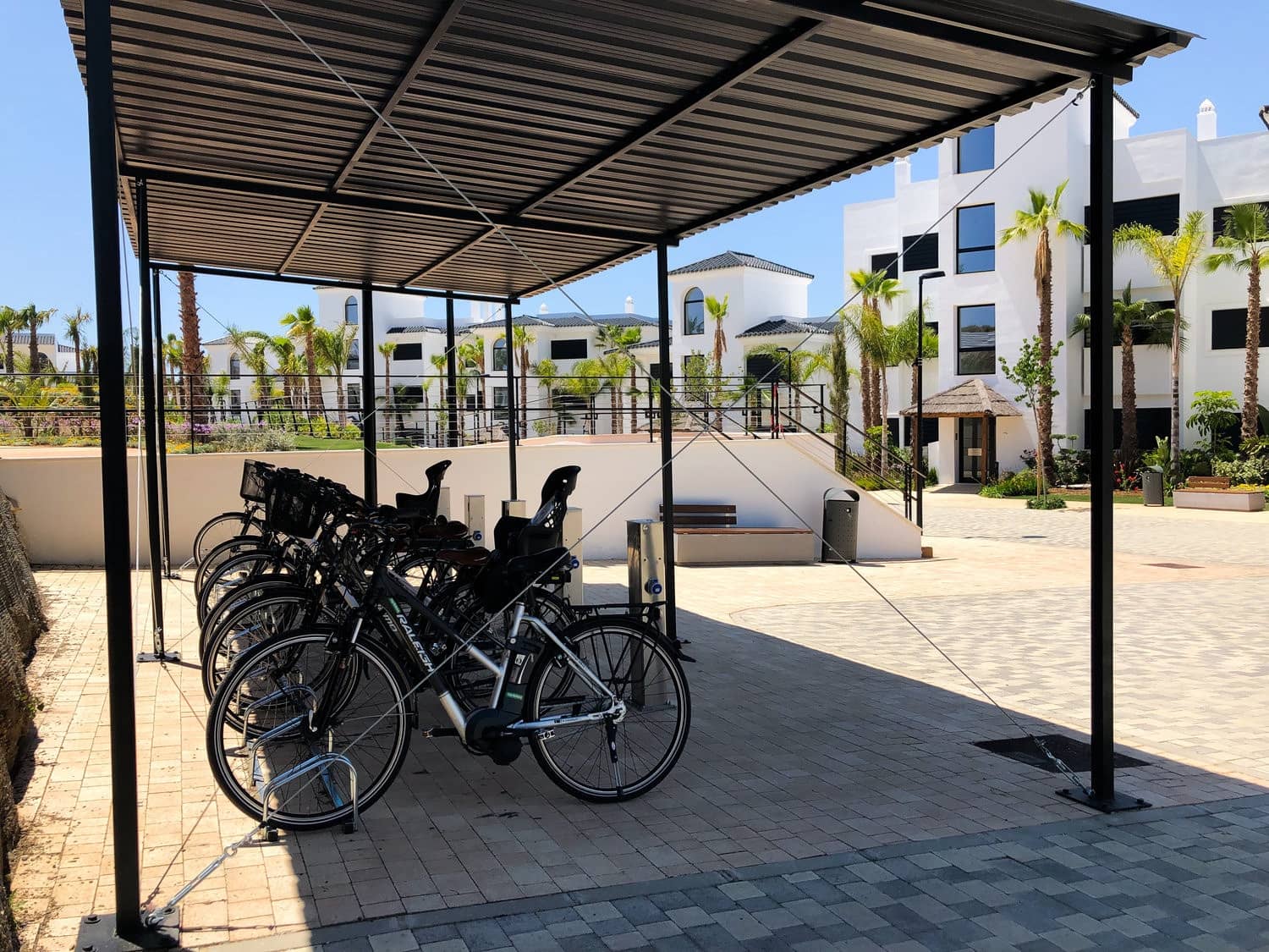 3 bedroom Apartment for sale in Estepona with pool garage - € 860,000 (Ref: 9138304)