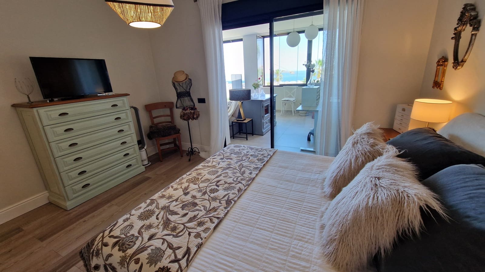 3 bedroom Apartment for sale in Estepona with pool garage - € 860,000 (Ref: 9138304)