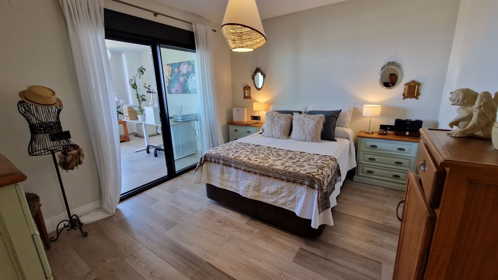 3 bedroom Apartment for sale in Estepona with pool garage - € 860,000 (Ref: 9138304)