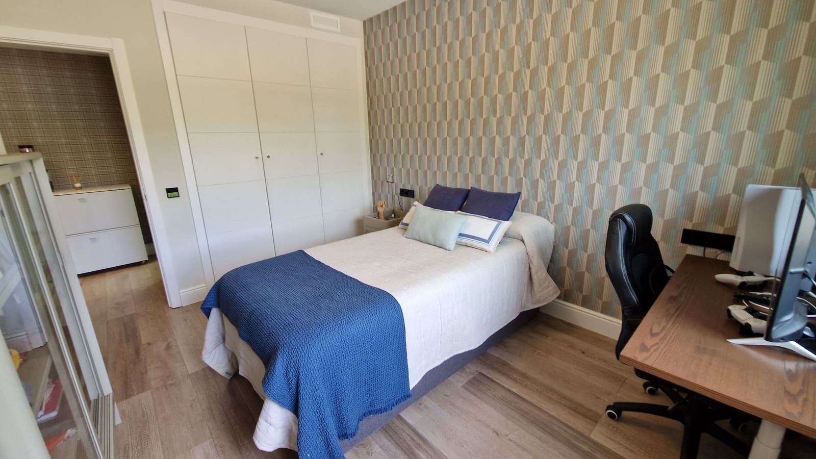 3 bedroom Apartment for sale in Estepona with pool garage - € 860,000 (Ref: 9138304)