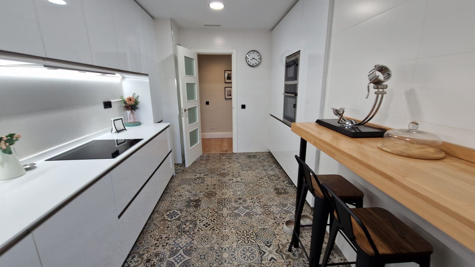 3 bedroom Apartment for sale in Estepona with pool garage - € 860,000 (Ref: 9138304)