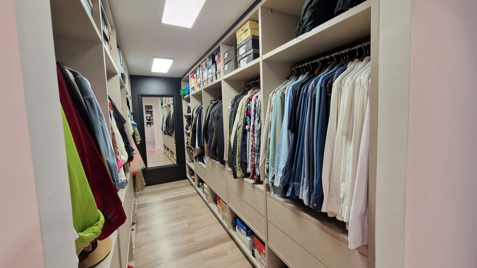 3 bedroom Apartment for sale in Estepona with pool garage - € 860,000 (Ref: 9138304)