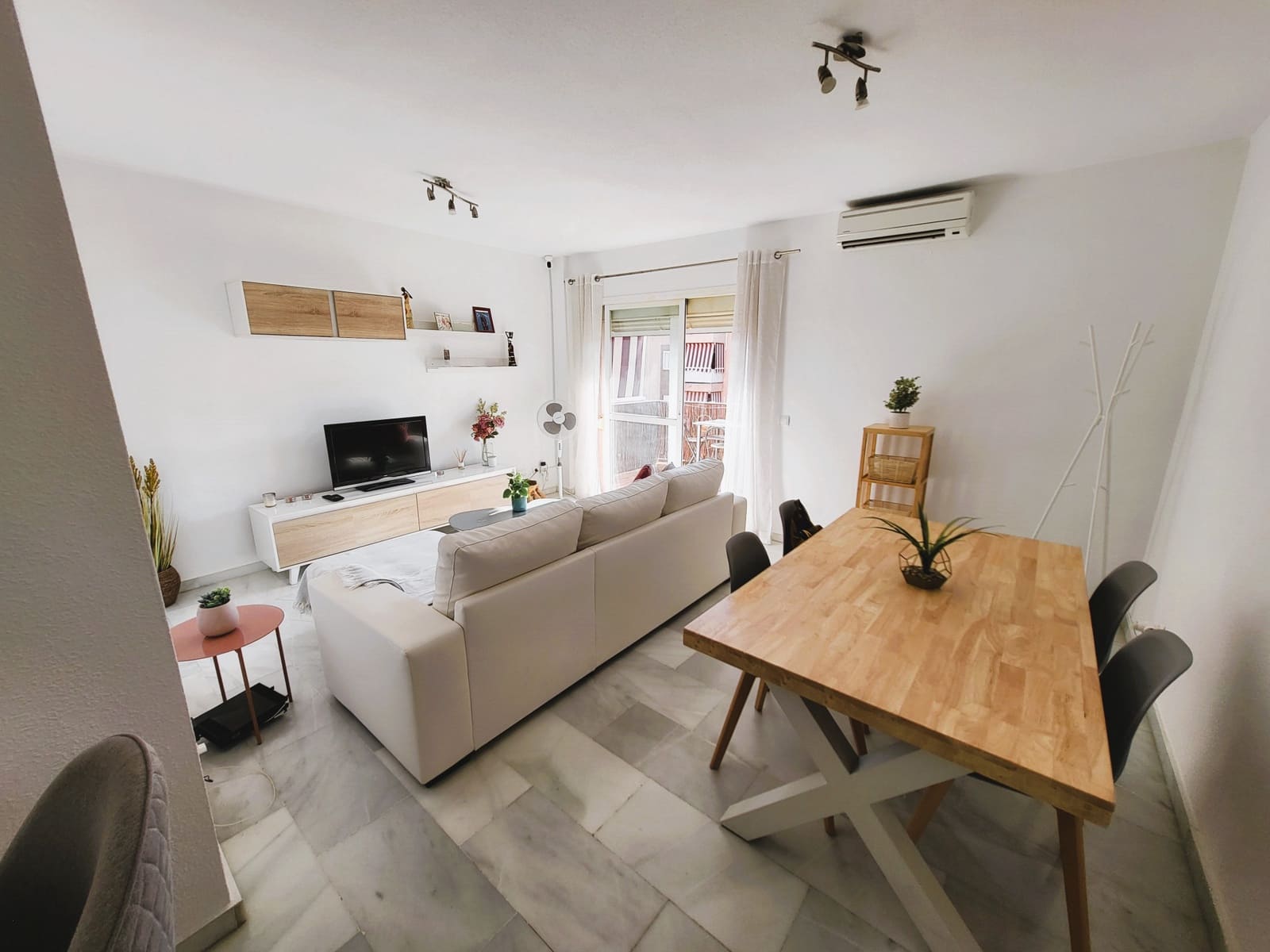 Apartamento de 2 habitaciones en Estepona en venta - 269.900 € (Ref: 9161872)