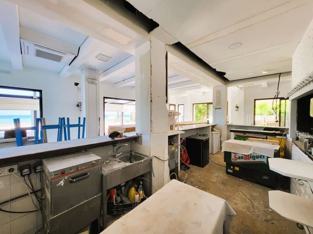 Restaurant/Bar til salg i San Luis de Sabinillas, Manilva - € 1.200.000 (Ref: 9182010)