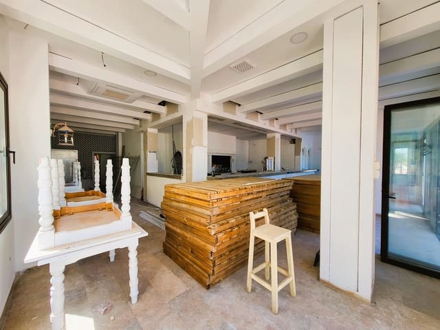 Restaurant/Bar til salg i San Luis de Sabinillas, Manilva - € 1.200.000 (Ref: 9182010)