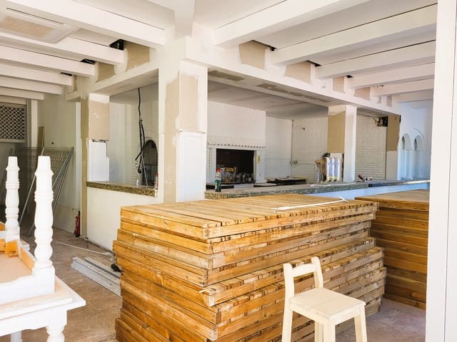 Restaurant/Bar til salg i San Luis de Sabinillas, Manilva - € 1.200.000 (Ref: 9182010)
