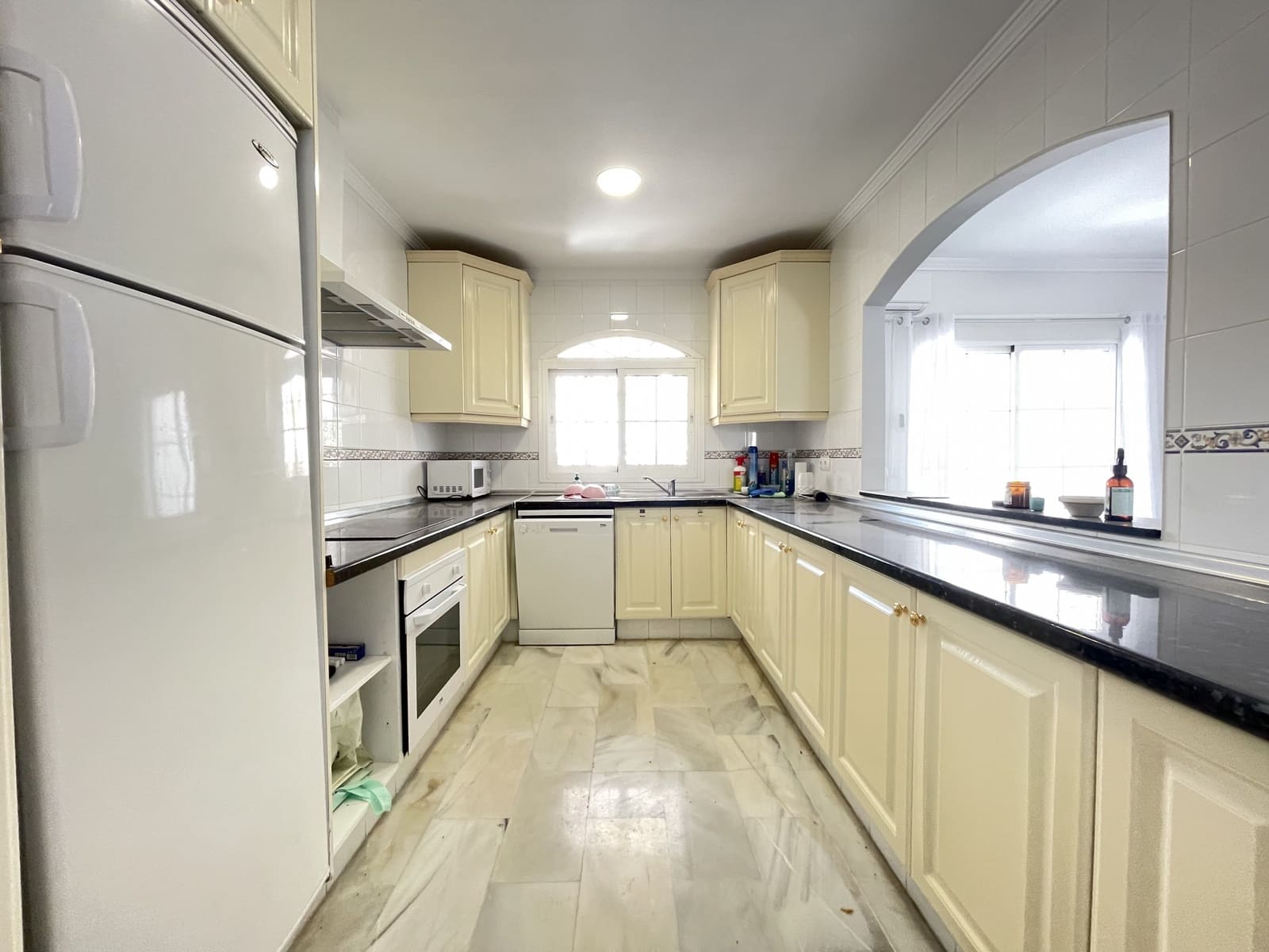 2 chambre Appartement à vendre à Estepona avec piscine garage - 239 000 € (Ref: 9191907)