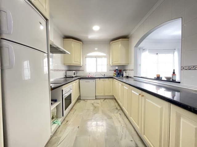 2 chambre Appartement à vendre à Estepona Golf, Estepona avec piscine garage - 239 000 € (Ref: 9191907)